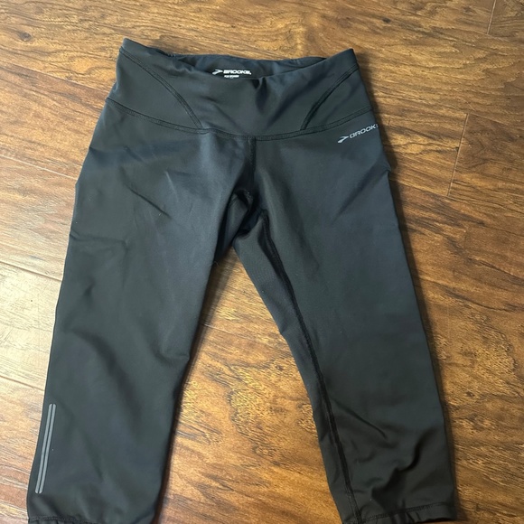 Women’s Brooks running/workout capri’s size small - Picture 2 of 2